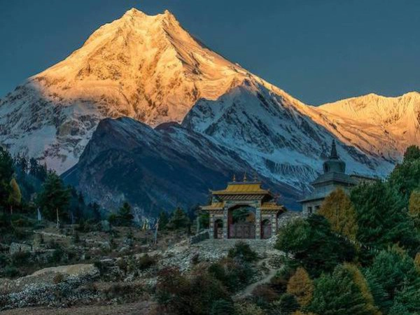 Golden view of Mt Manaslu